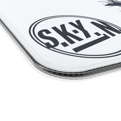 S.K.Y.N. Swamp LED Gaming Mouse Pad, Wireless Charging